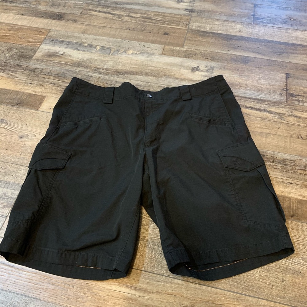 ❌SOLD❌Men’s 5.11 tactical stryke 11’ short